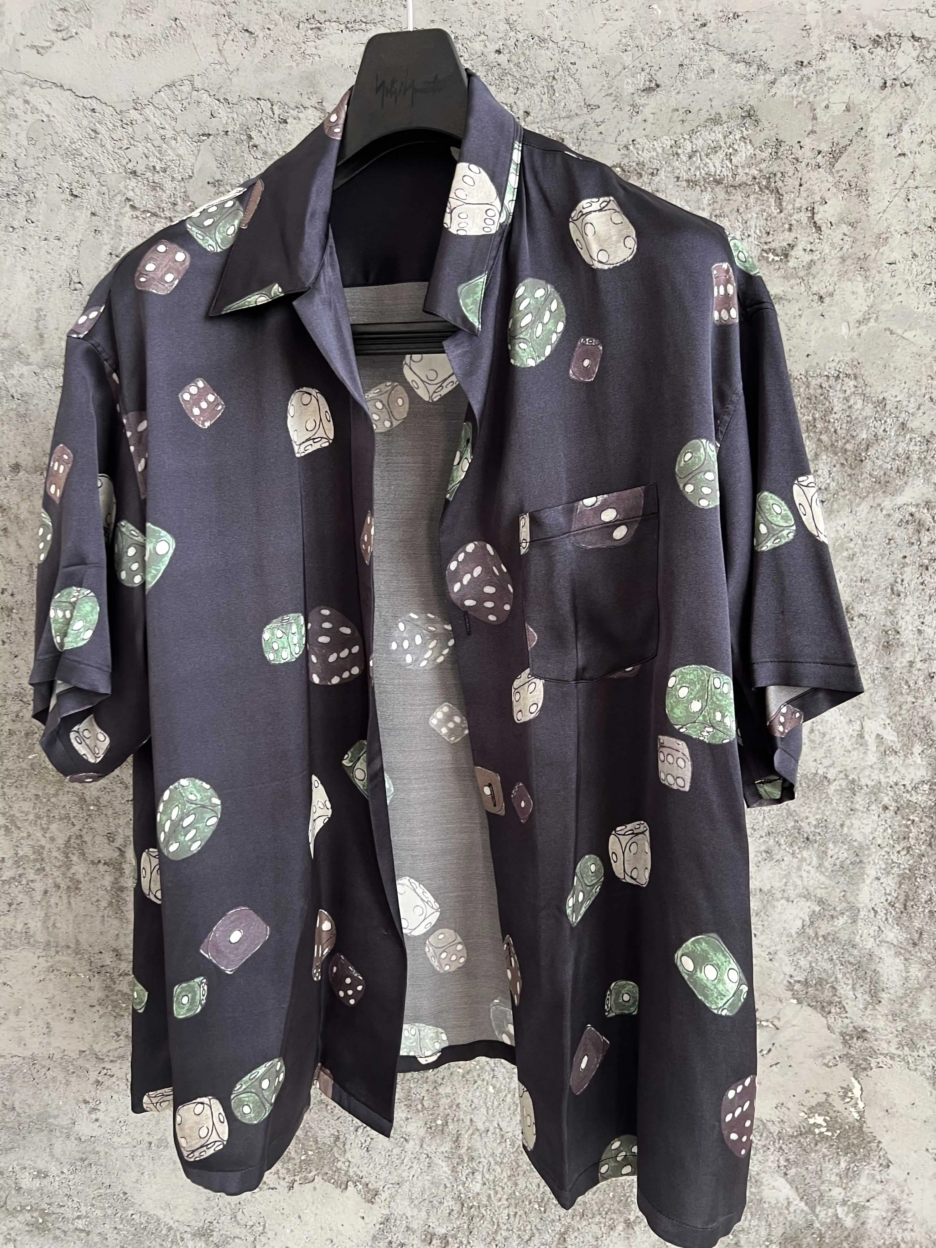 

Nakamura couple's Hawaiian vacation, small bat-printed Cuban collar short-sleeved loose shirt