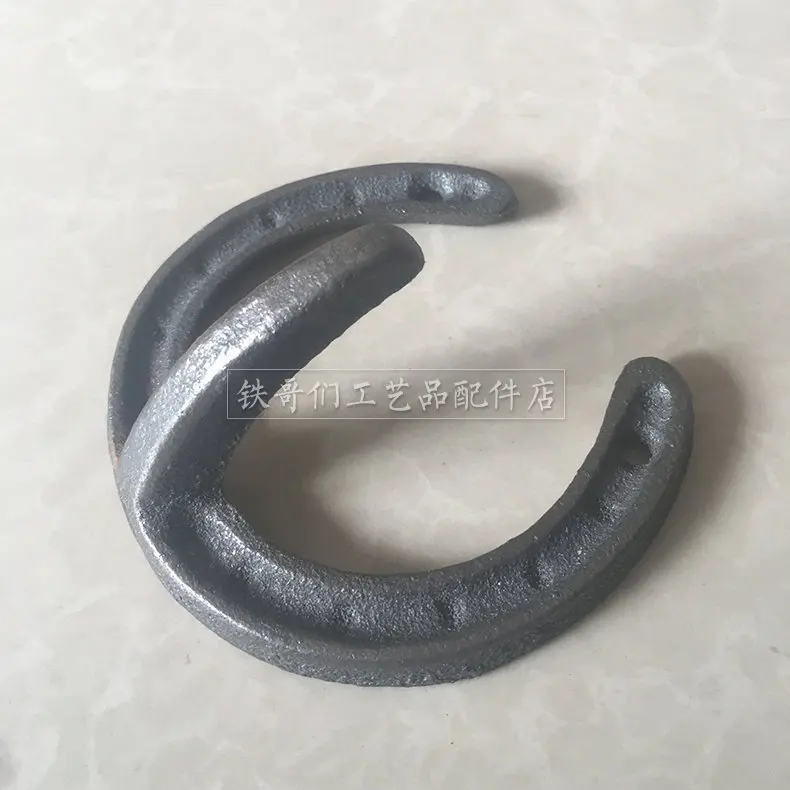 

4 pcs Cast Iron Horseshoe Rustic Wall Coat Hooks Vintage Decorative Key Hat Holder Clothing Storage Weather Resistant