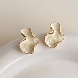 Artistic Abstract White Black Pink Color Cloud Irregular Stud Earring for Women Temperament Ear Jewelry Simple Party Gift