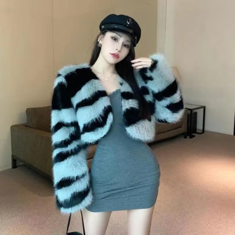 스트라이프 퍼 코트 여우털 여성 코트 V넥 긴팔 숏 가을 겨울 럭셔리 하이 스트릿 재킷 2025 신상 오픈 스티치
