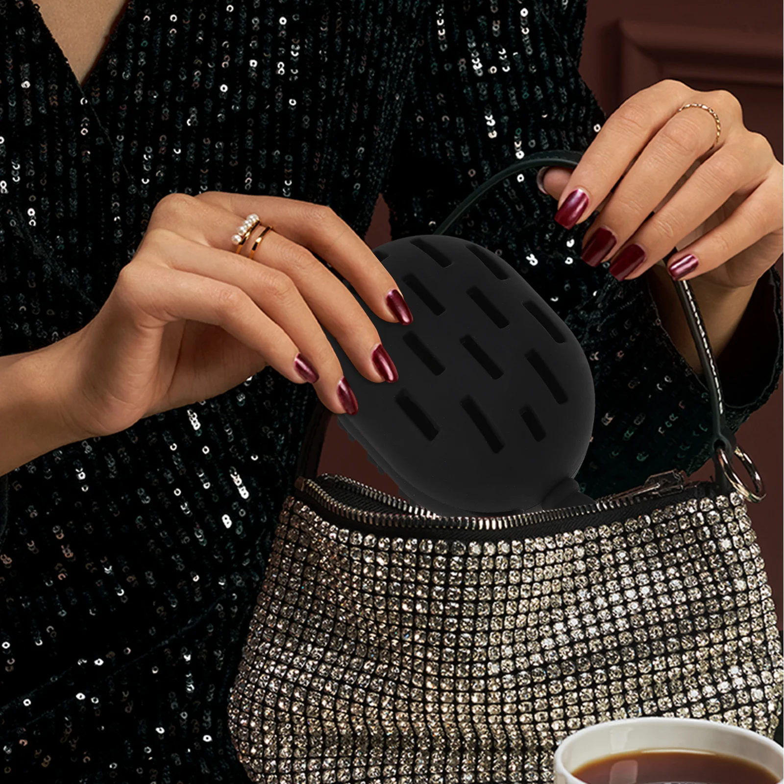 

Portable Makeup Sponge Storage Box Lightweight Holder with Ventilation Design for Home and Travel Use