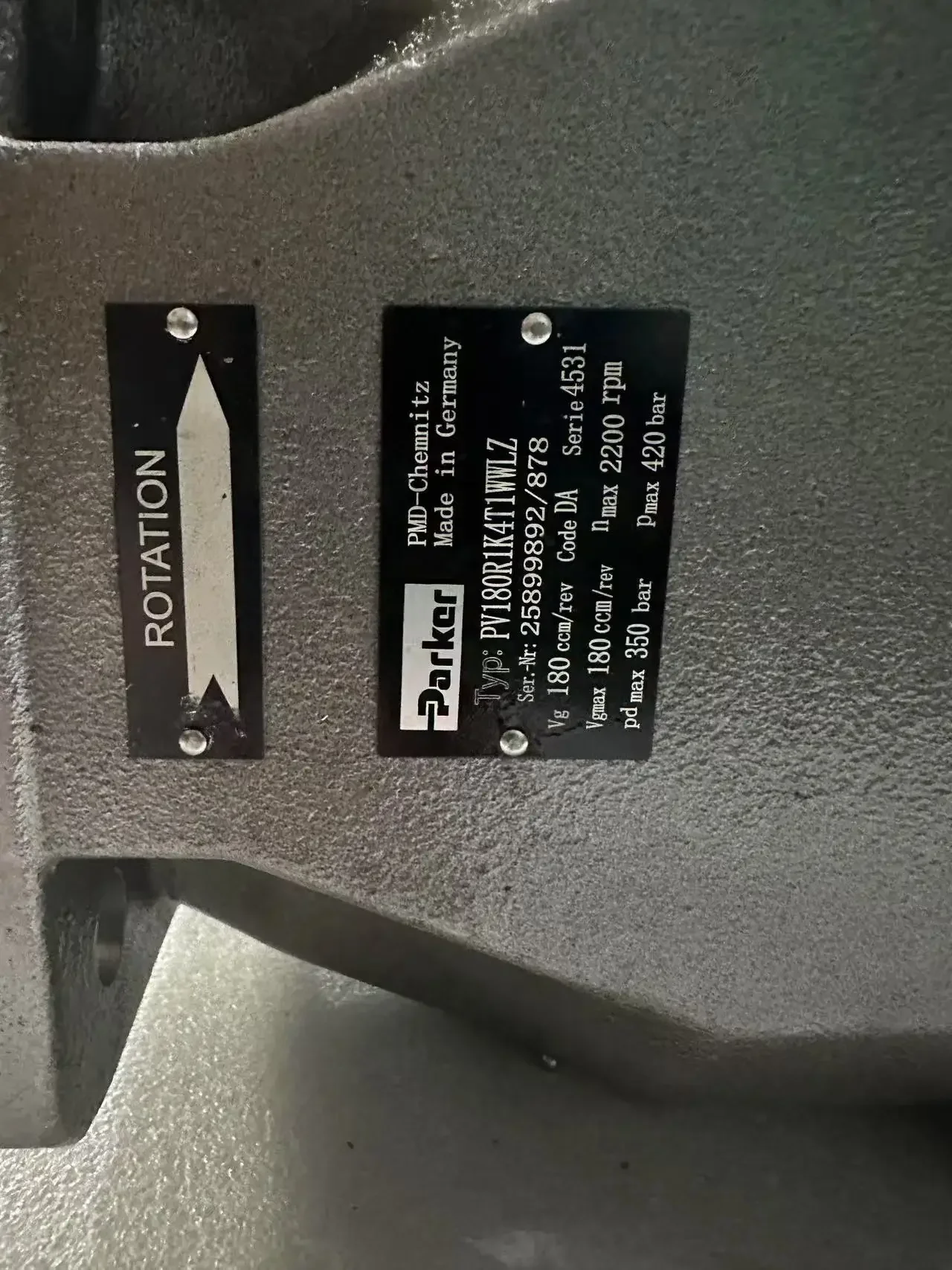 ปั๊มไฮดรอลิกแบบลูกสูบซีรีส์ PV046 PV063 PV071 PV080 PV092 PV140 PV270 PV180 รุ่น PV180R1K4T1WWLZ