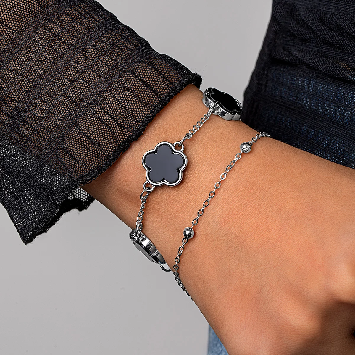 

1 fashionable and personalized acrylic five leaf flower double-layer chain alloy bracelet for men and women