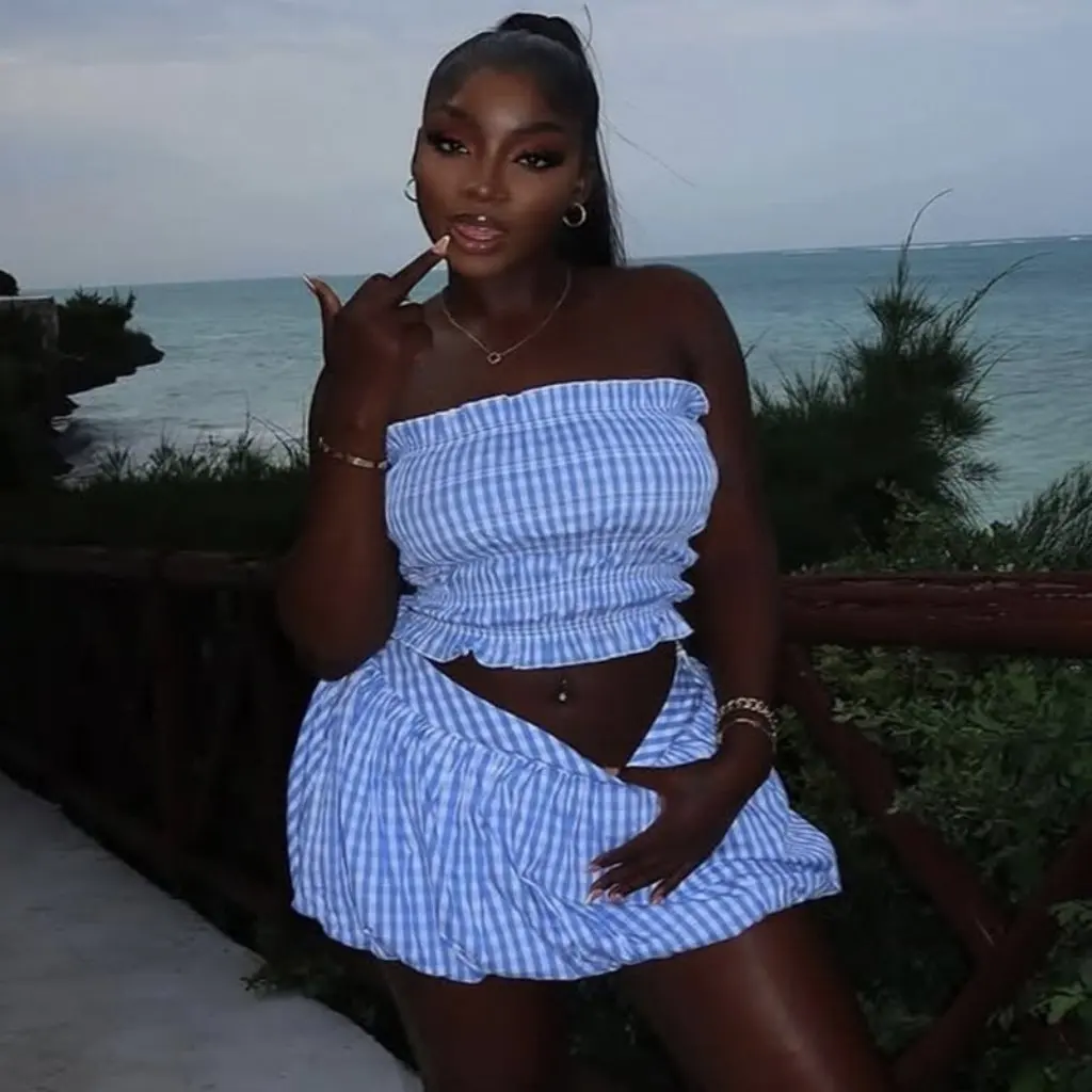 Disponibile Top a tubo a righe con cuciture in vita fresche e set di gonne a sbuffo per le donne Autunno nuovo arrivo elegante casual