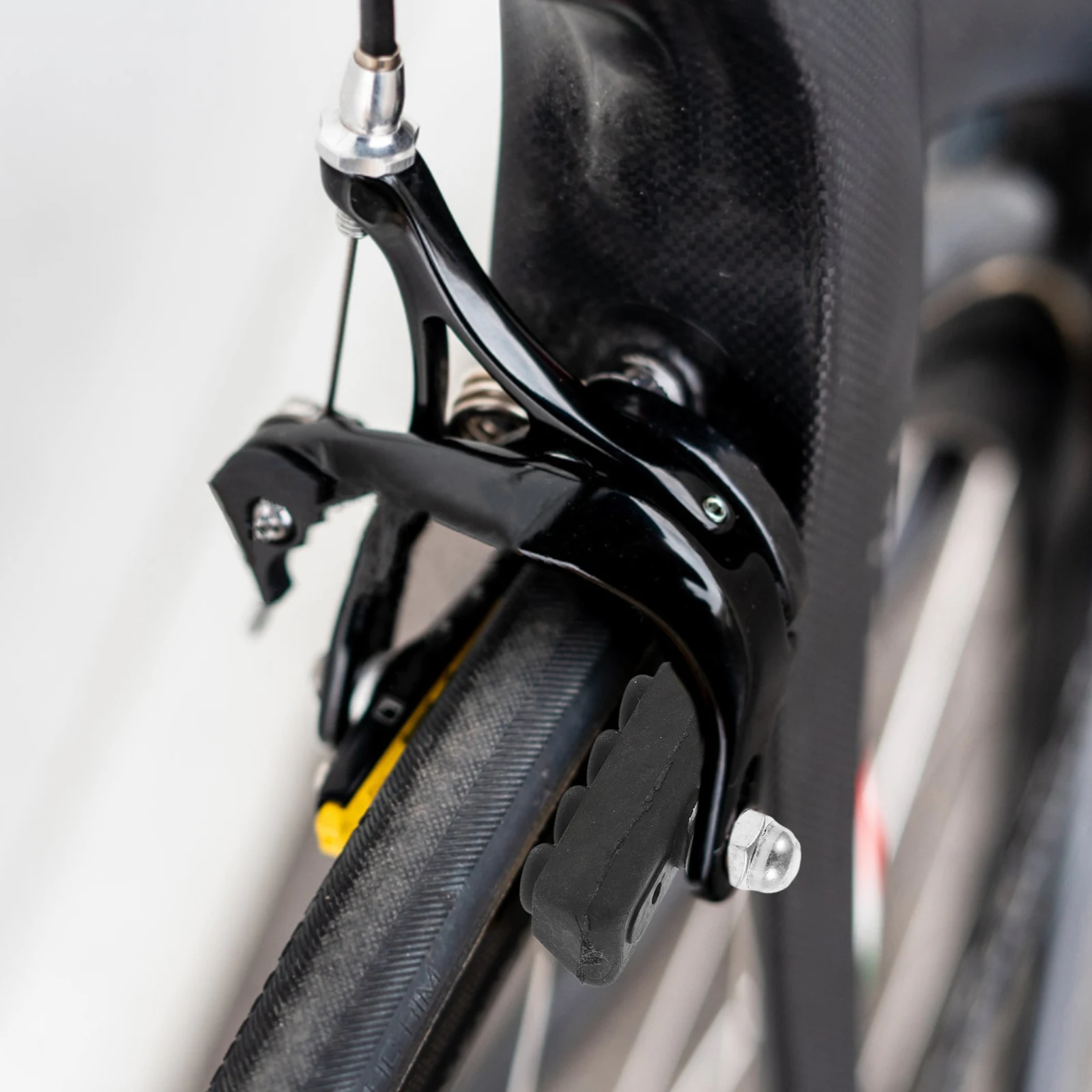 

4pcs Bicycle Brake Pads Durable Metal Rubber Heat Resistant Wear-Resistant Long Lasting Quick Braking Simple for Road