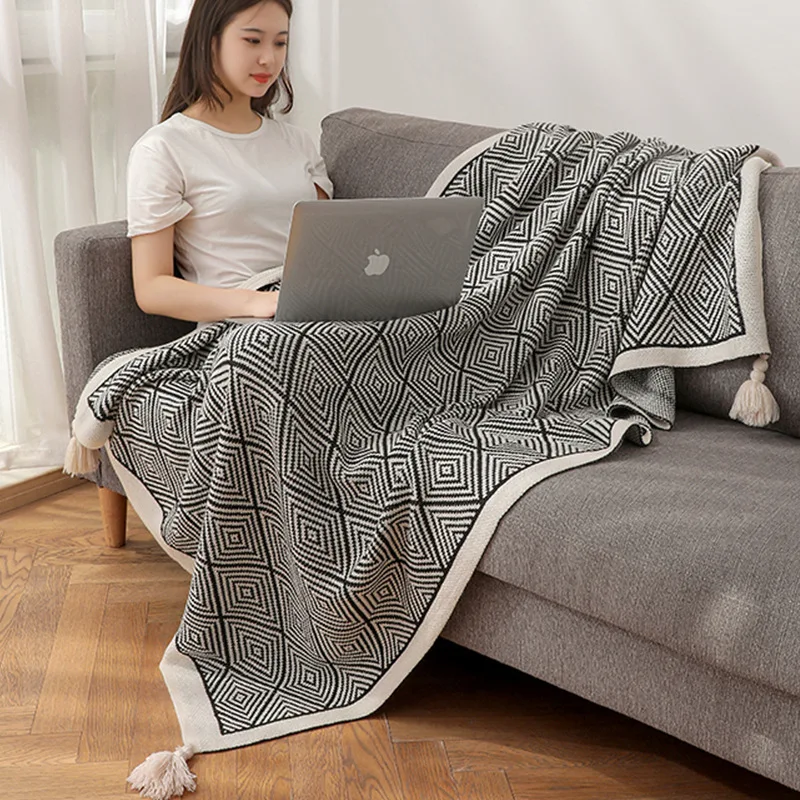 Nordic Style Blanket Geometric Sofa Blanket Leisure Tapestry Bohemian Decorative Rugs Home Tassels Blankets White Black
