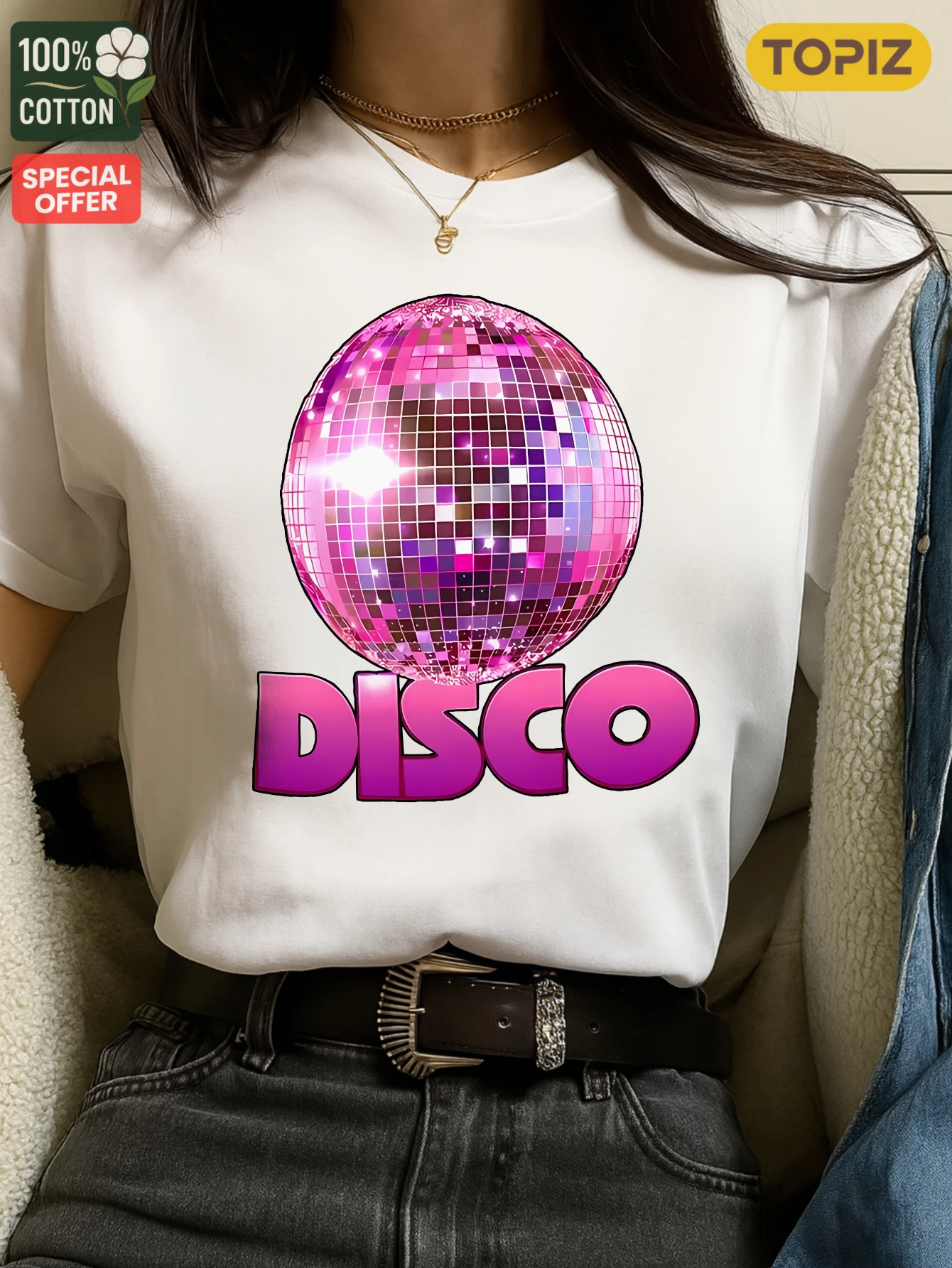 เสื้อยืดผู้หญิง เสื้อคอกลมแขนสั้นลำลอง เสื้อยืดลายกราฟิก ลูกบอลดิสโก้พร้อมตัวอักษรสีชมพู เสื้อผ้า เสื้อยืดผ้าฝ้าย 100%