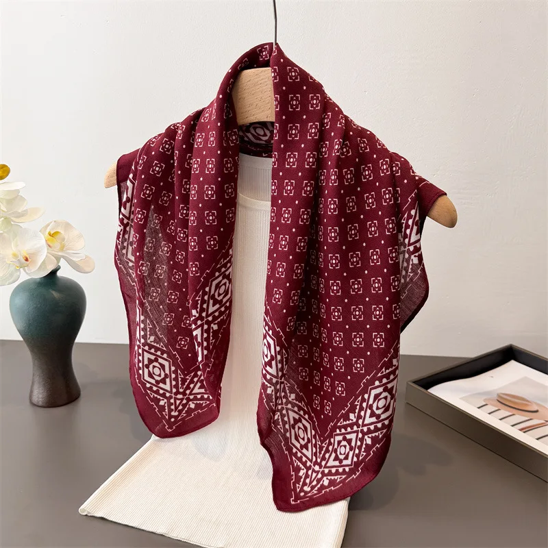 Foulard carré de luxe pour femmes, ruban imprimé à la mode, tache douce, châle, chaînes, foulard élégant, Bandanas Hijab