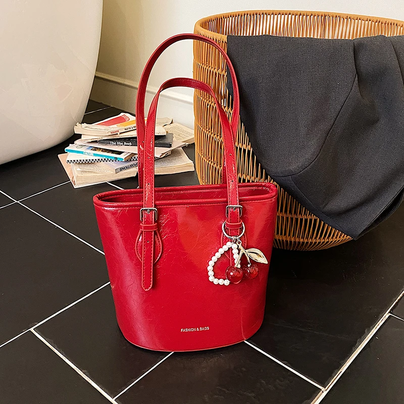 

2026 New Shoulder Bags Pu Zipper Design Sense Niche Bags Daily Commute Solid Color Sewing Thread Youth Women's Handbags