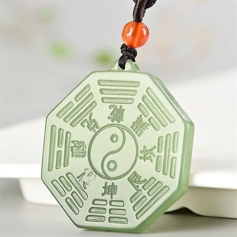 Colgante de chismes cian claro de jade de Afganistán colgante de chismes de Tai Chi de jade blanco