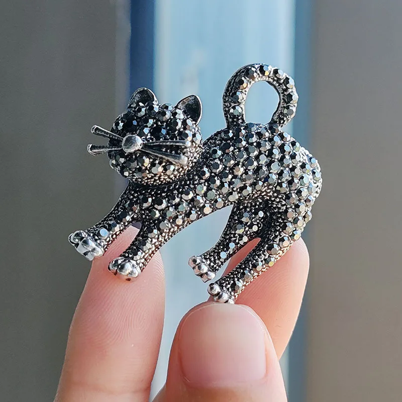 New Design Cute Cat Animal Rhinestone Brooch For Women\'s Suit Coat Decoration Brooches Casual Office Party Pins Birthday Gifts