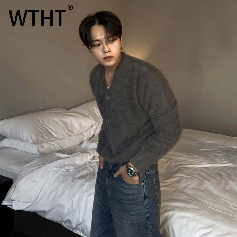 

WTHT Fashion 2025 Winter Men's Solid Color Knit Korean-style Sweater Trendy V-neck Single-breasted Loose Coats Male 2A2499