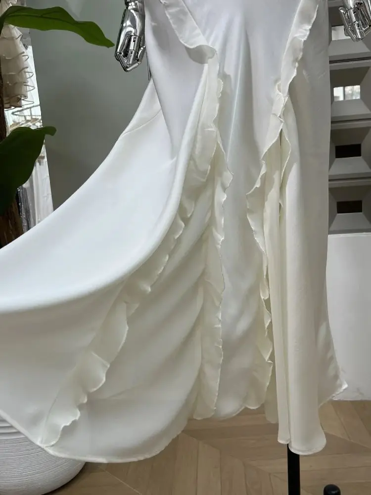 高級女性のベージュ V ネック気質ノースリーブ背中の開いた A ラインスリップロングドレス夏のセクシーなフリルエッジ誕生日ドレス