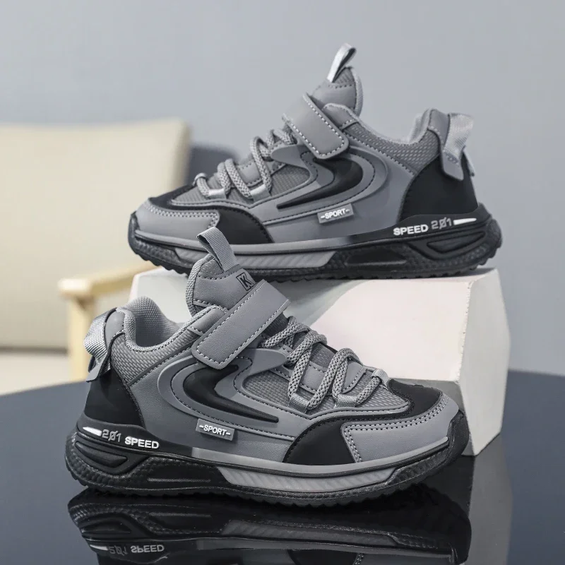 

Детская повседневная обувь, новинка 2023 года, дизайнерские кроссовки из искусственной кожи для детей, модная спортивная обувь, удобная прогулочная обувь для мальчиков и девочек