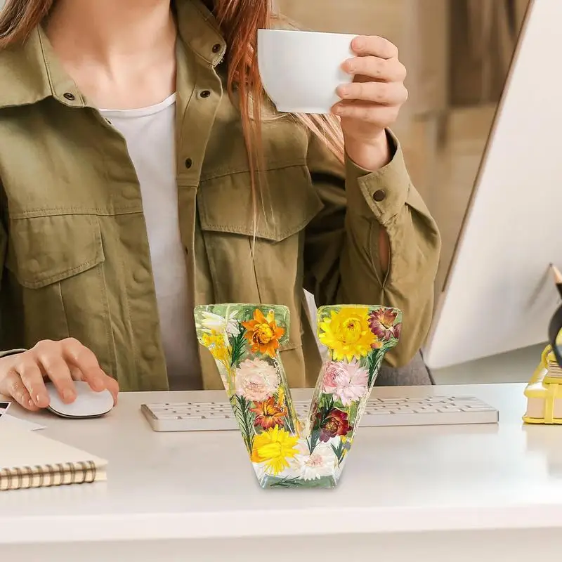 Luz de noche de letras de flores, adornos creativos decorativos, lámpara de mesa con letra inicial y flor seca para dormitorio