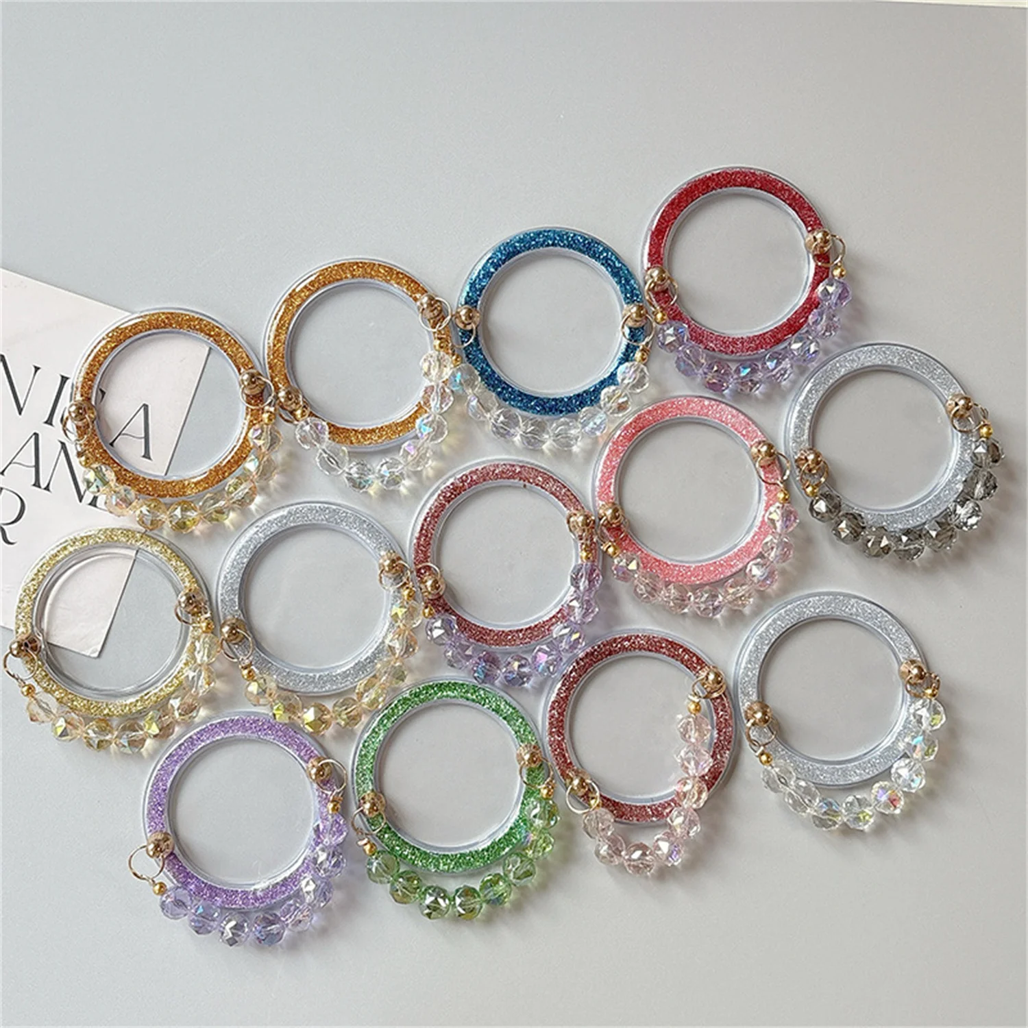 

Новая корейская креативная модная сверкающая розовая магнитная основа из бисера подходит для IPhone 17 16, Pro Max, кронштейн Grip Tok Grip Tok