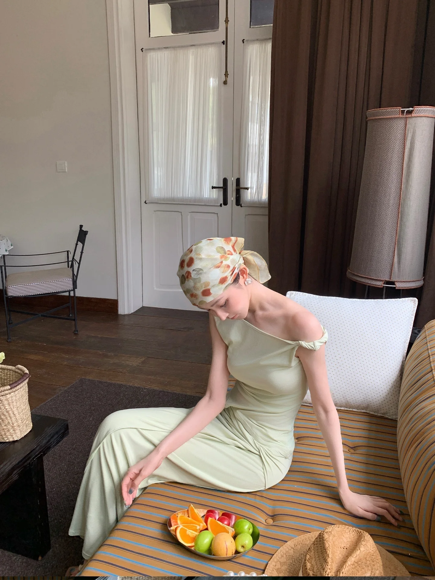 

ALIN Pure Desire Lemon Twist Two-Piece Set Shoulder Baring Half Skirt Wrap Body Conscious Elegant Fashion Ensemble