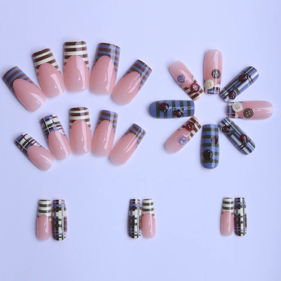 24 Piezas Uñas Postizas Vintage Estilo Francés con Rayas Diseño Mariquita Botones Ataúd Uñas Falsas Azul Marrón Cuadros 3