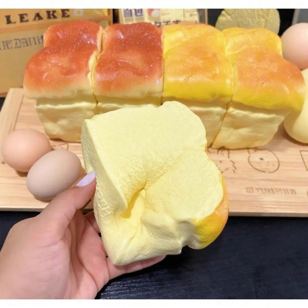 ของเล่นขนมปังนุ่มบีบได้ - ของเล่นคลายเครียดแบบจำลองขนมปังที่คืนตัวช้า พร้อมพื้นผิวสมจริง ของเล่นคลายความวิตกกังวลสำหรับผู้ใหญ่ (d