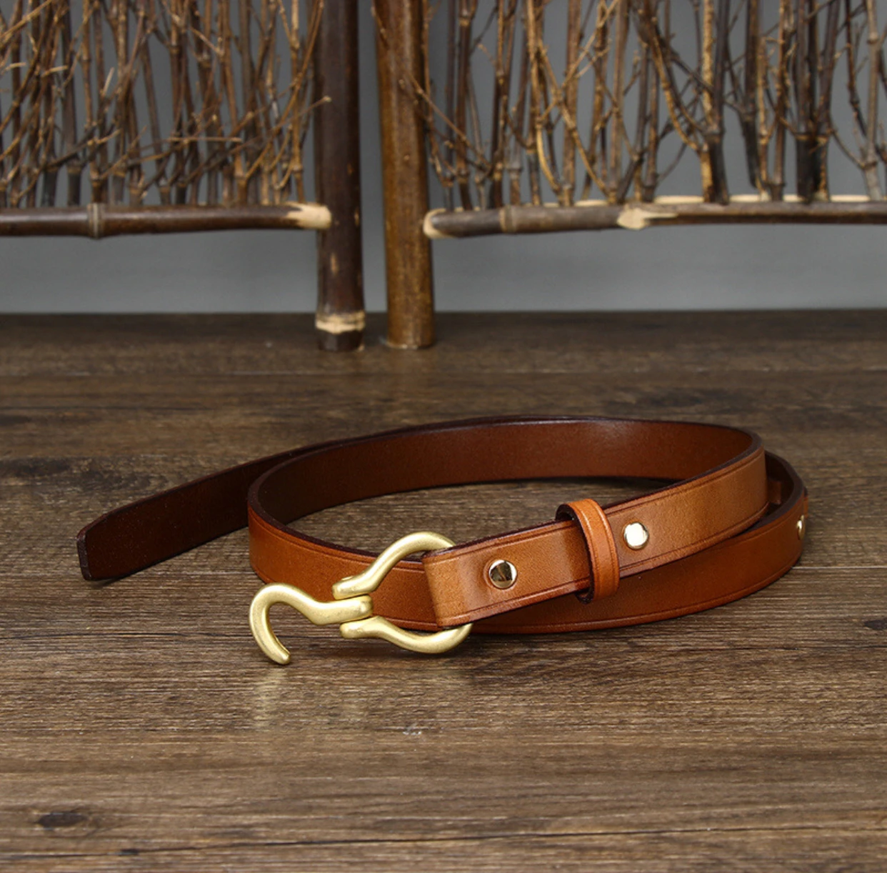 อิตาเลี่ยน retro แฟชั่นอเนกประสงค์ตกแต่งเข็มขัดบางทองแดง hook high-end เข็มขัดหนังแท้ผู้หญิง cowhide ชั้นบน