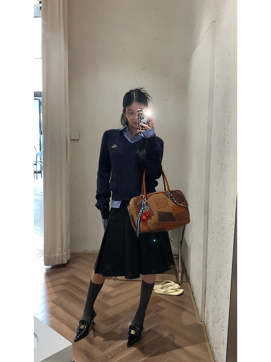 سترة محبوكة زرقاء للنساء، قميص طبقة أساسية، تصميم جديد للخريف والشتاء، أسلوب عصري مريح، إحساس راقي، قطعة واحدة بياقة بولو