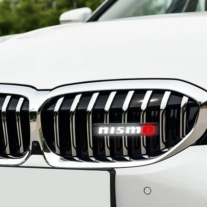 LEDフロントフードグリルエンブレムバッジ装飾カーライト 日産ニスモ ジューク ティーダ ティアナ GTR 350Z 370Z 240SX フェアレディ スカイライン用
