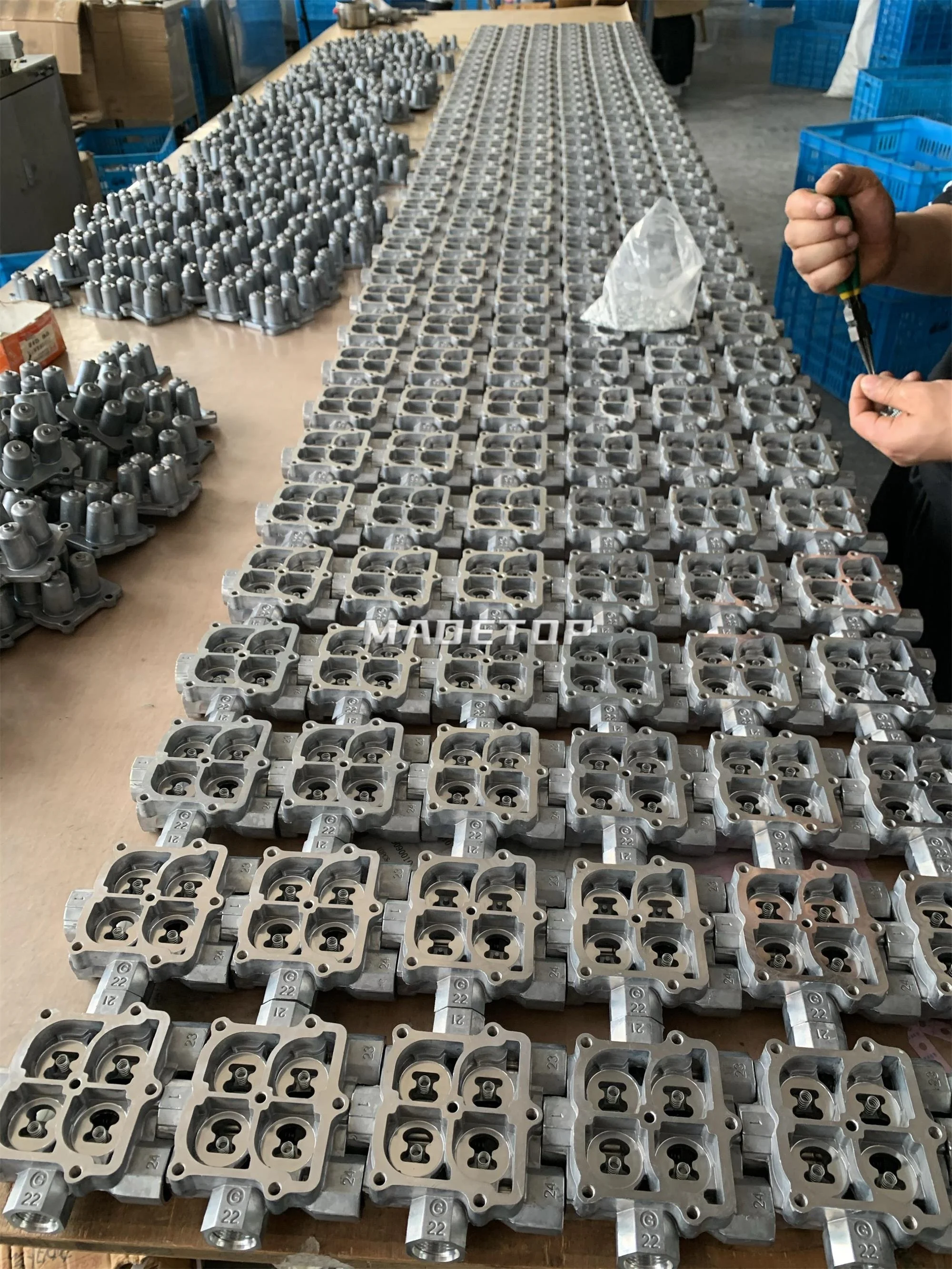 Madetop مصنع الجملة أجزاء فرامل الشاحنة الأوروبية صمام فرامل الهواء صمام التتابع 1935137 4802020040 لـ SC #2