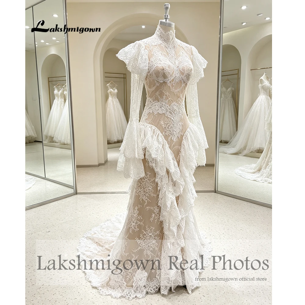 Lakshmigown Wunderschönes Spitzen-Meerjungfrauen-Brautkleid mit langen Ärmeln, hohem Kragen, Trompeten-Rüschen, maßgeschneidert. – Detail 5