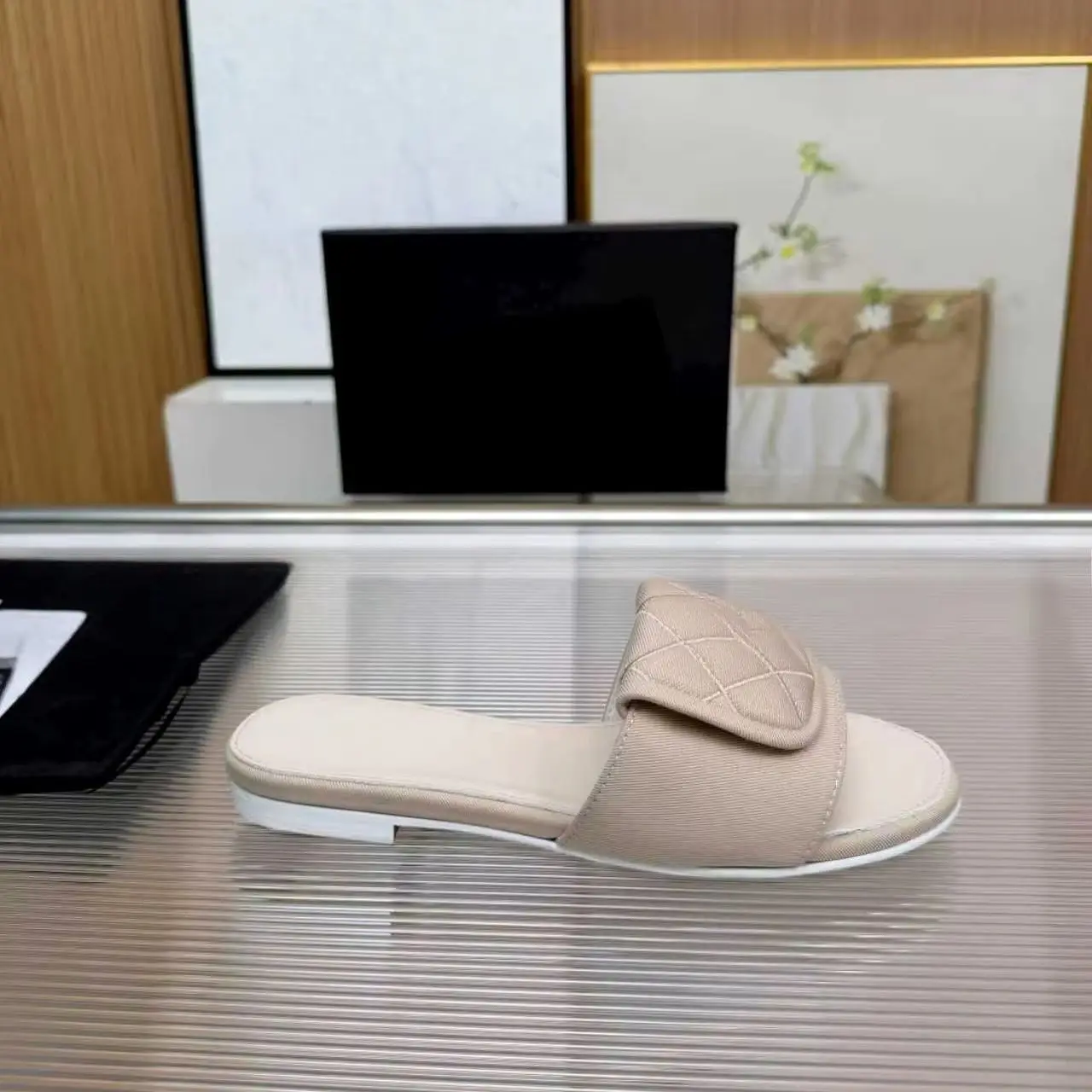 2026 New Arrival Ladies Apricot Fabric Single Wide Strap Slide Slippers Rhombus Stitch Quilted Fold Flap Decor Flat Sole Light Daily Sandals