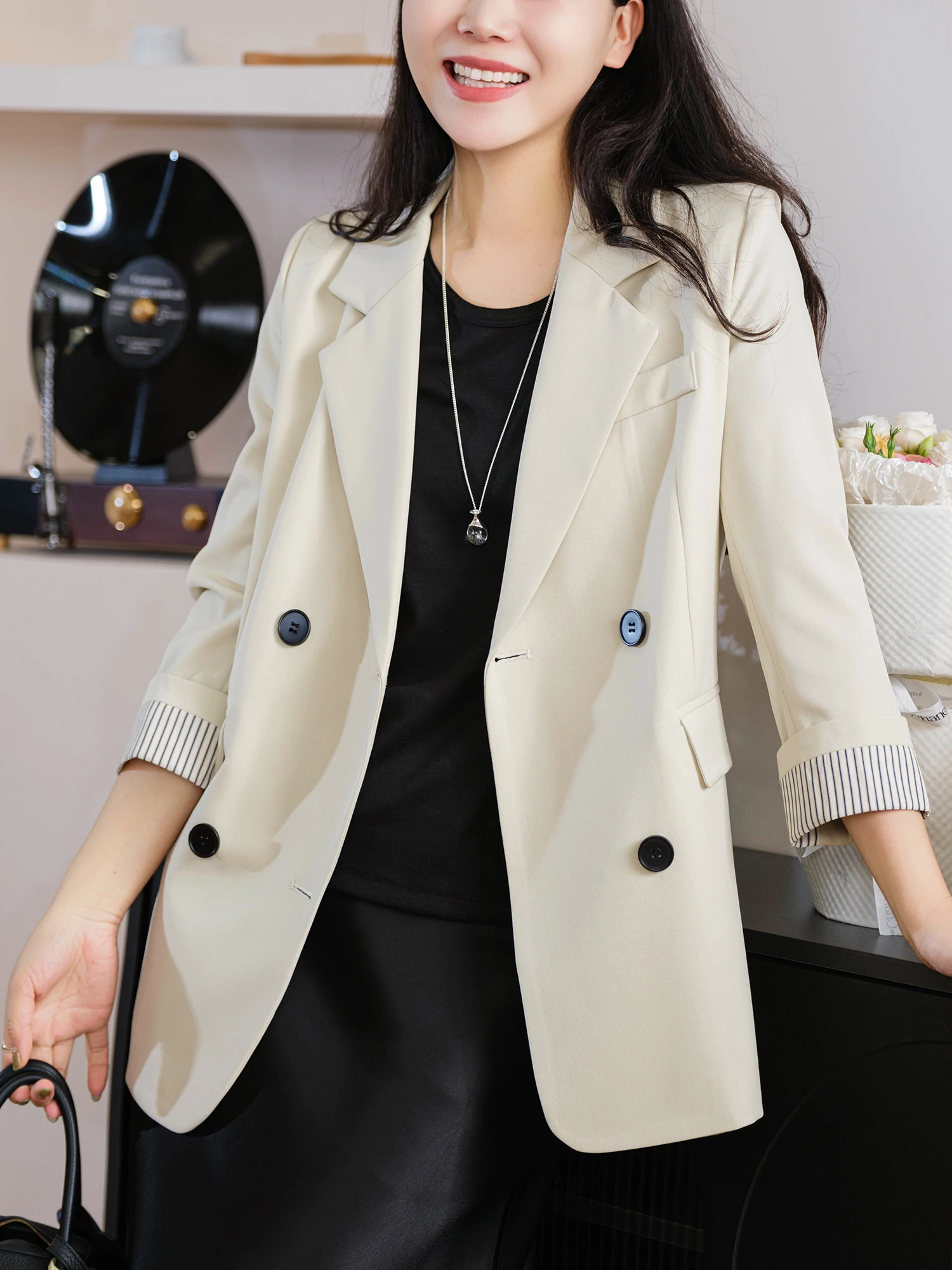 

Элегантное повседневное пальто-пиджак для женщин с рукавами в полоску 3/4, на двух пуговицах, свободного кроя, из смесового полиэстера