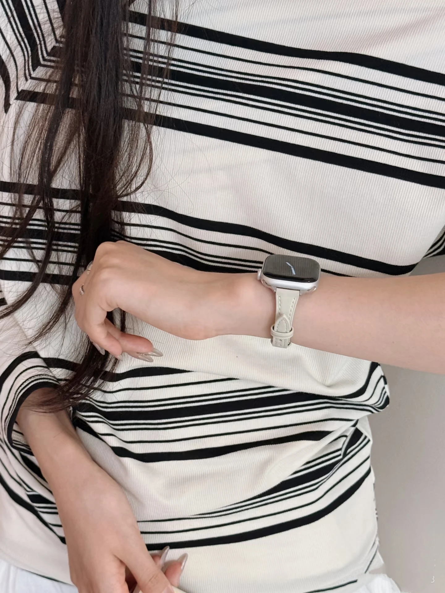 حلقة جلدية ممتازة رفيعة لسوار ساعة أبل للنساء سلسلة الترا 11/10/9/8/7 40 مللي متر 41 مللي متر 42 مللي متر 44 مللي متر 45 مللي متر 46 مللي متر حزام