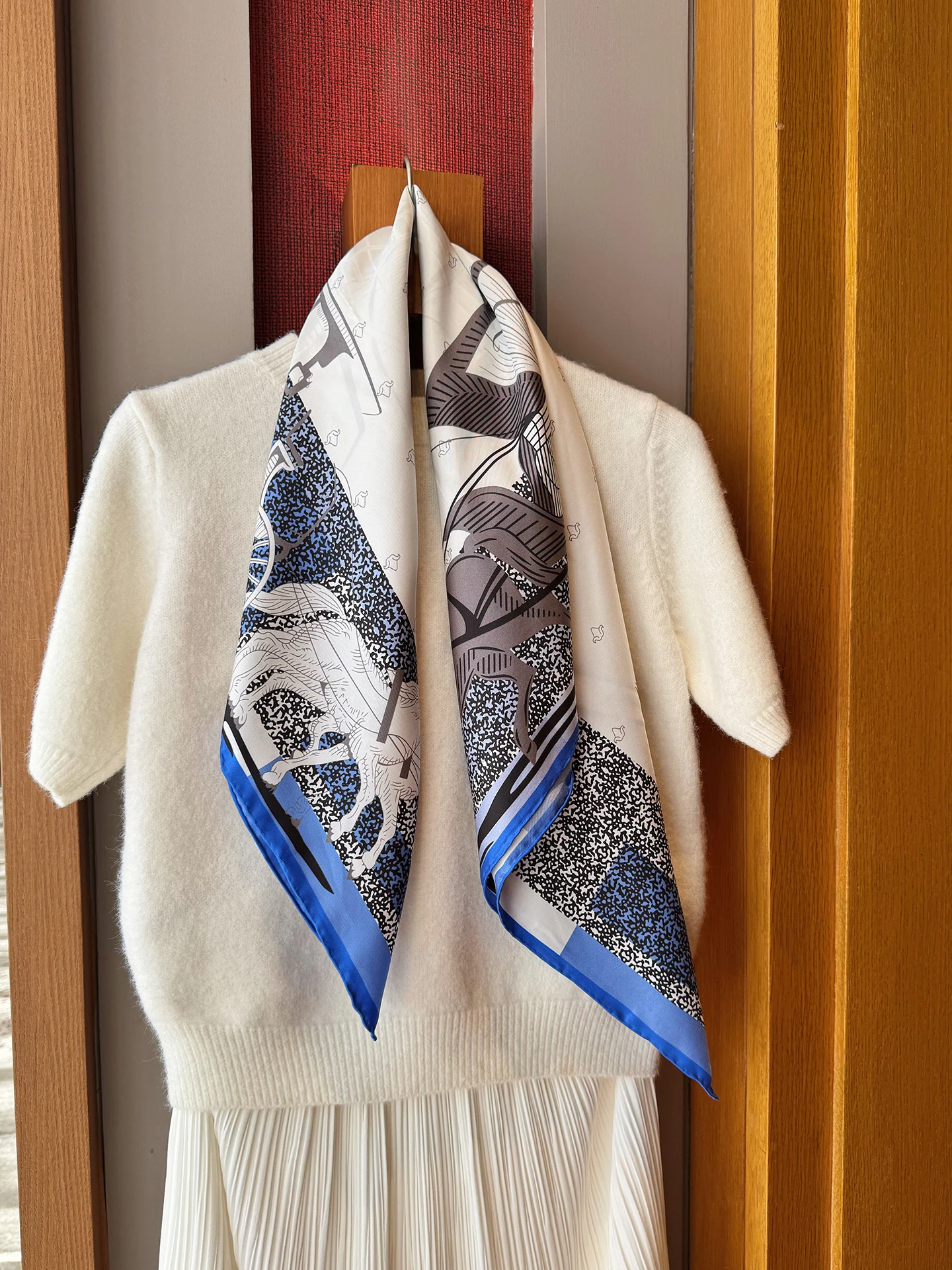 nouveau-foulard-en-soie-femme-2026-grand-et-polyvalent-printemps-automne-bleu-00-en-twill-de-soie-tendance-ethnique-et-Elegant