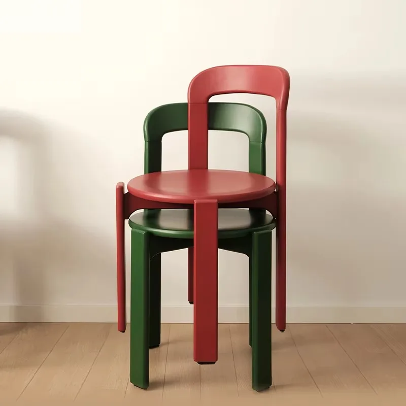 كرسي Rey مصنوع من خشب الزان الصلب والخشب الرقائقي لتناول الطعام ومسند ظهر منحني عتيق قابل للتكديس كرسي سويسري