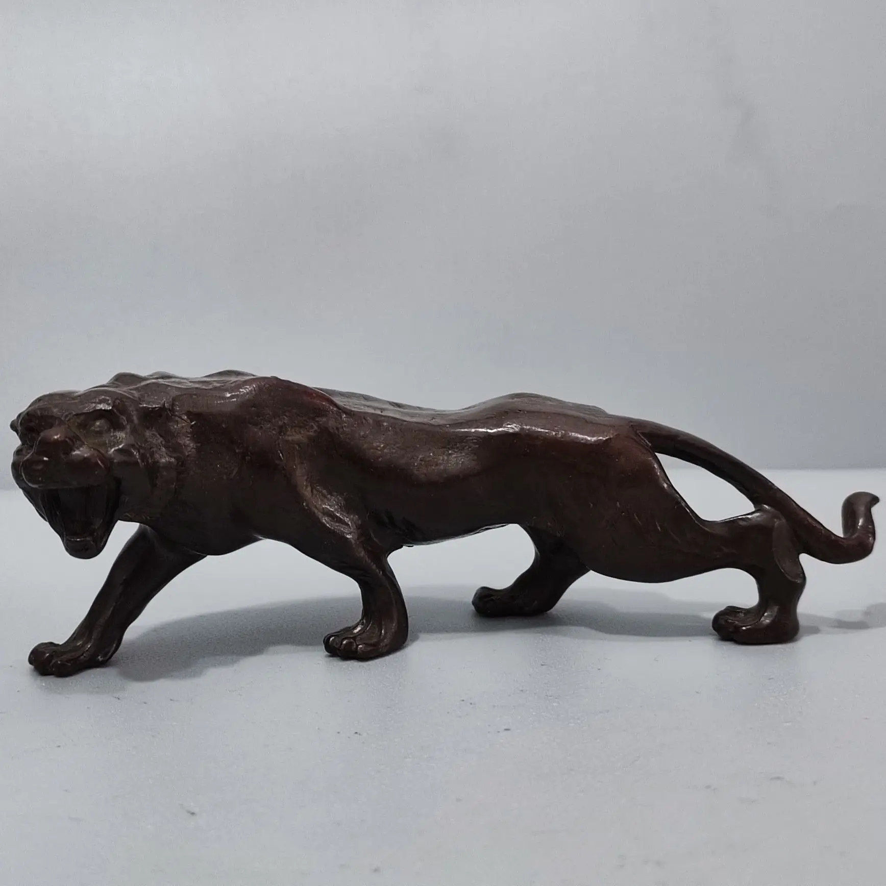 3D Mini Tiger Cast Animal Statue Vintage Style Metal Sculpture Car Interior Decoration Home Office Desk Decoration Accessories