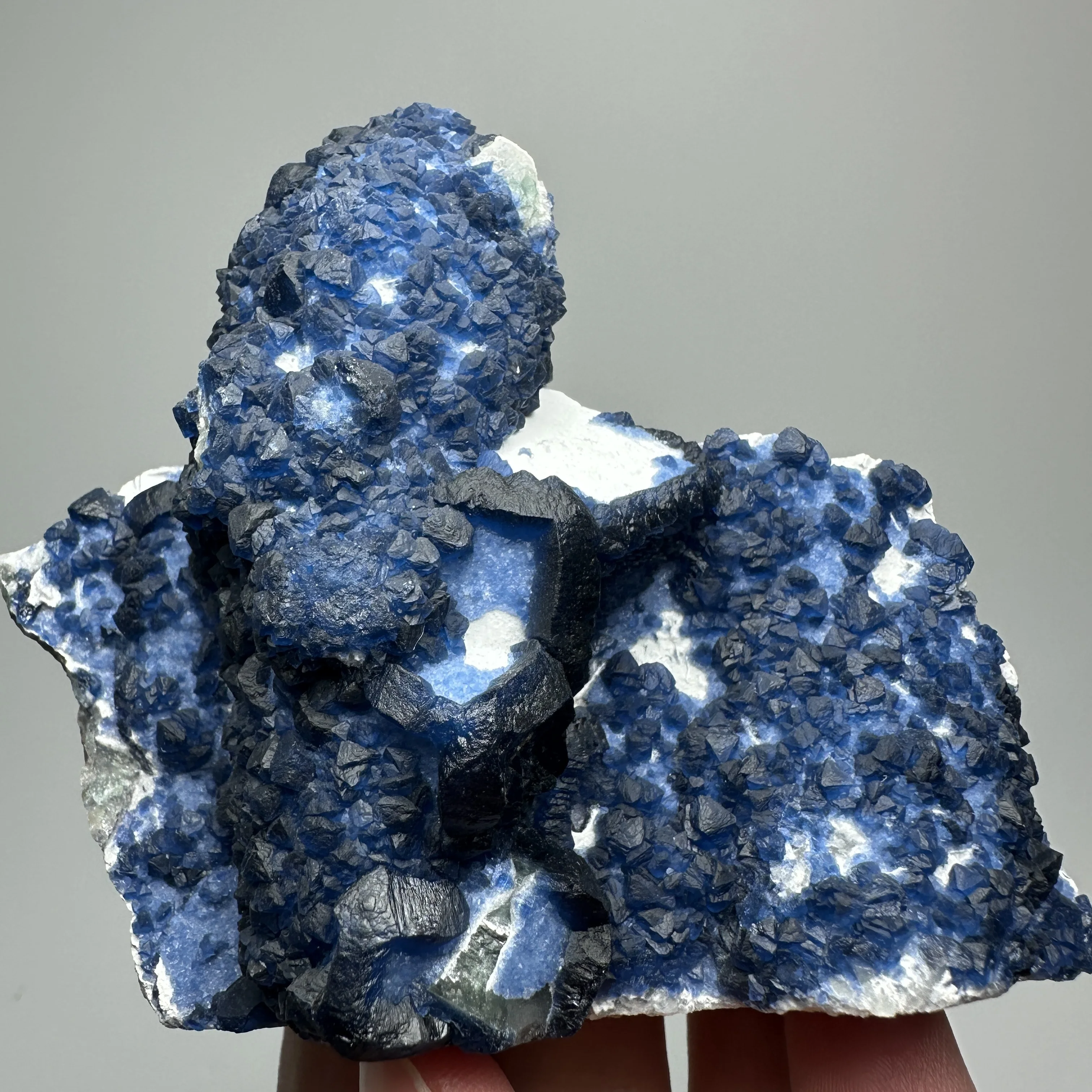 

Natural Blueberry Fluorite Mineral Specimen Reiki Healing Grystals Quartz Stone Home Decoration