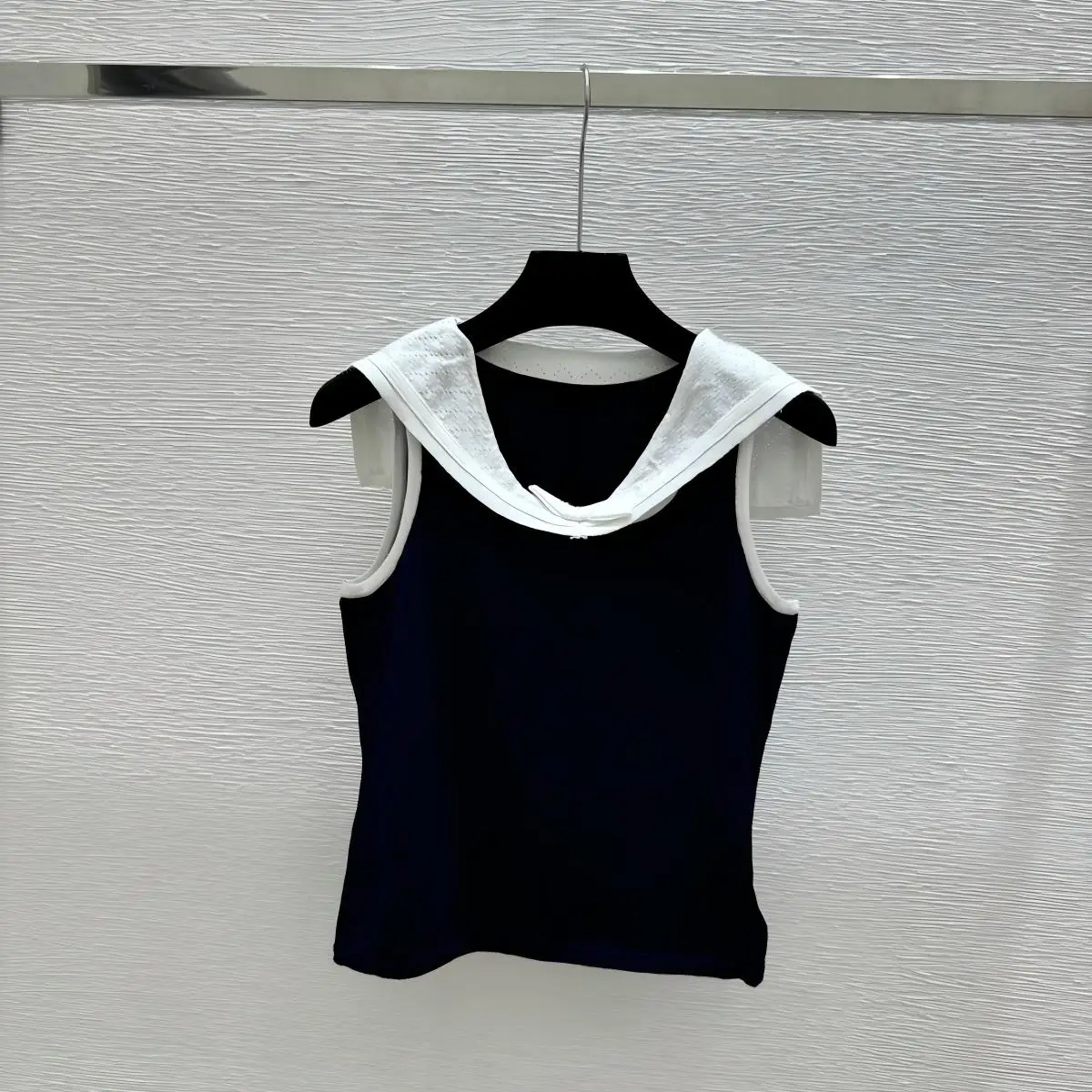 2026 high-quality new women's cross color navy collar knitted vest--hb724