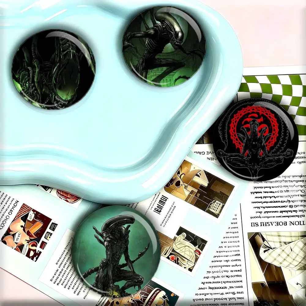 A-Alien R-Romulus 25 32 44 58 75mm Badges Personalized Round Brooches Pins Accessory Gift