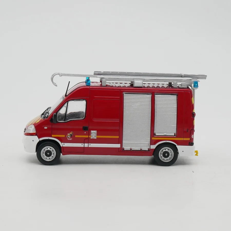 Diecast Ixo 1:43 escala Renault Master Renault pan motor de bomberos francés coche en miniatura de aleación juguete coleccionable regalo exhibición de recuerdo