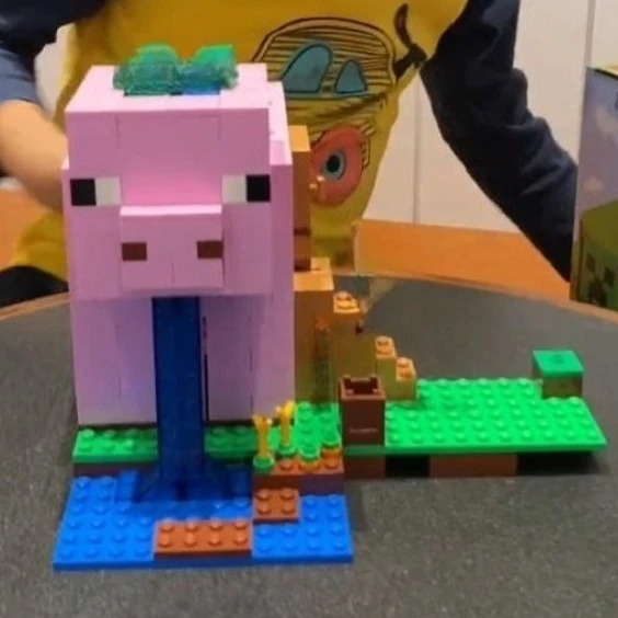 ألعاب نموذج سلسلة إبداعية، مجموعة مكعبات بناء بيت الخنزير، متوافقة مع جزيئات ليغو مناسبة لهدايا عيد الميلاد 21170