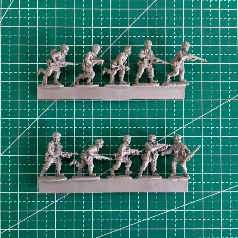 

1/72 Scale Diecast Resin Figure Model Kit Airborne Squad Advancing 10 Figures Unpainted