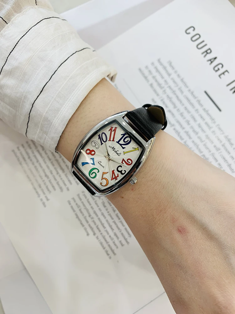

Tonneau-shaped women's watch with large numerals, fashionable and casual leather, 2026 new style, student women's watch brand.