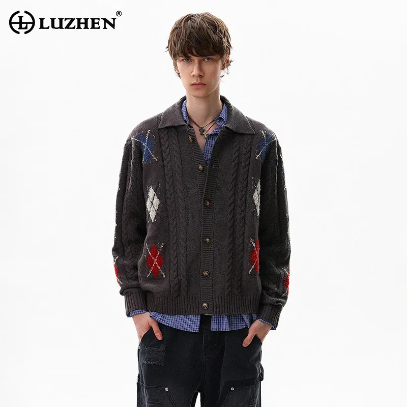 

LUZHEN 2025 Winter New Geometric Pattern Elegant Casual Knitted Cardigan Men's Stylish Handsome Lapel Sweater Male Coat JY5402