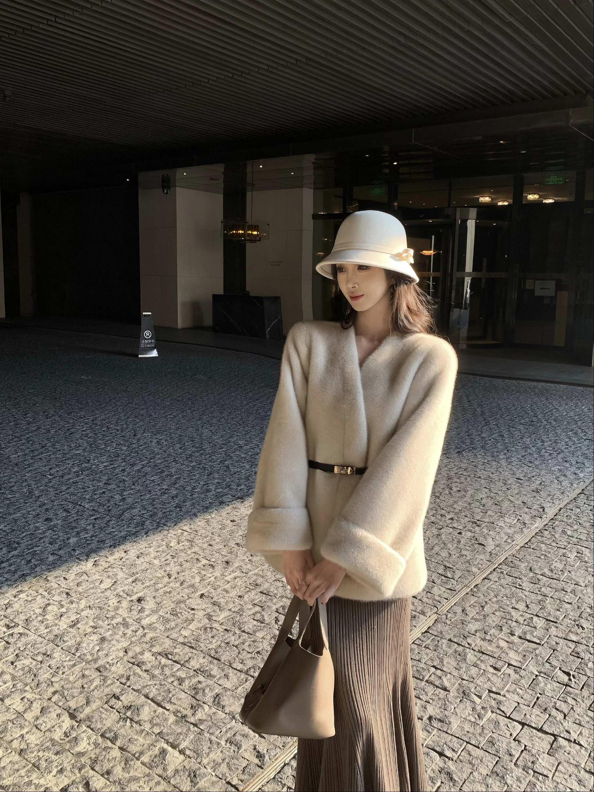 

Winter Thiened Fur ort Jaet Women's V-ne Fluffy Top by Onion Casual Sle Long Sve Loose Fit Daily Wear