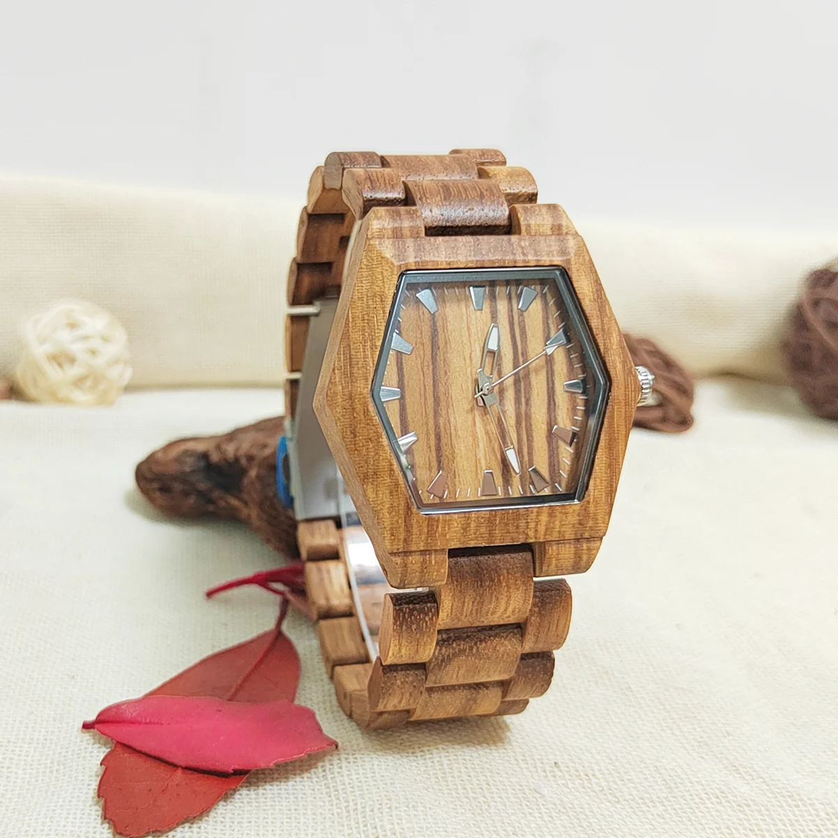 Wacthes Wooden Natural Wood Women\'s Quartz Wristwatch Creative Hexagon Shaped Watch Case Elegant Stylish Ladies Watches Gifts