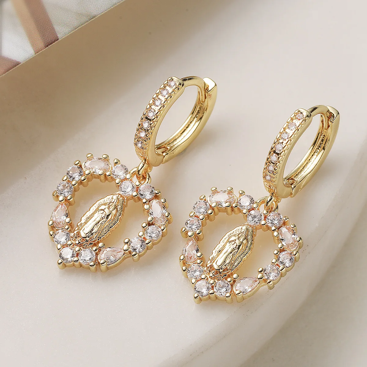 GANPUP Exquisite Glänzende Zirkonia-Herz-Ohrhänger für Damen, Modische Neue Ohrschmuck-Geschenke für Partys – Detail 4