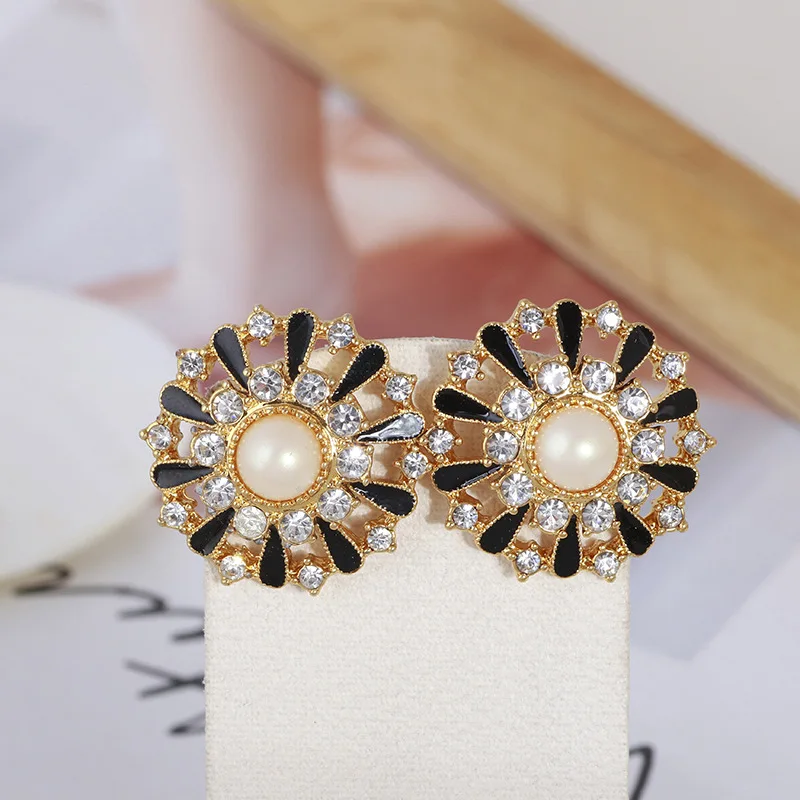 

KS European and American Fashion Trends Niche Retro Sunflower Inlaid Zircon Temperament Stud Earrings