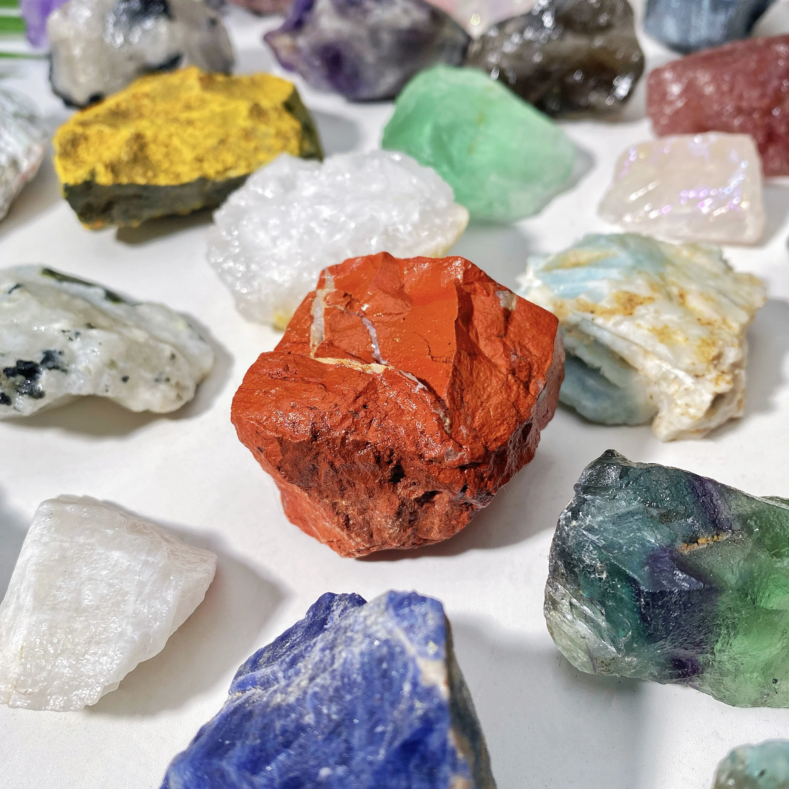 Mystery Box 100 g/300 g/500 g/1000 g gemischte Kristalle Rohstein-Blindbox, herausnehmend, 35 Arten von Kristallen, rohen Rohsteinen, zufällige Auswahl – Detail 6