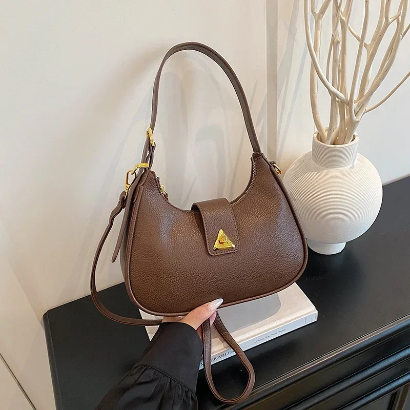 

Large Capacity Commuter Shopper Bag For Women Solid Color Leather Tote Messenger Everyday Use Minimalist