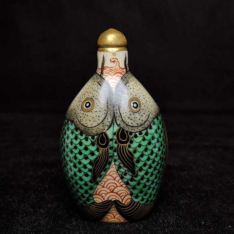 

YIZHU CULTUER ART Size 3 Inch Mark Chinese Qing Qianlong Porcelain Painting Two Fish Statue Snuff Bottle Collection Decoration