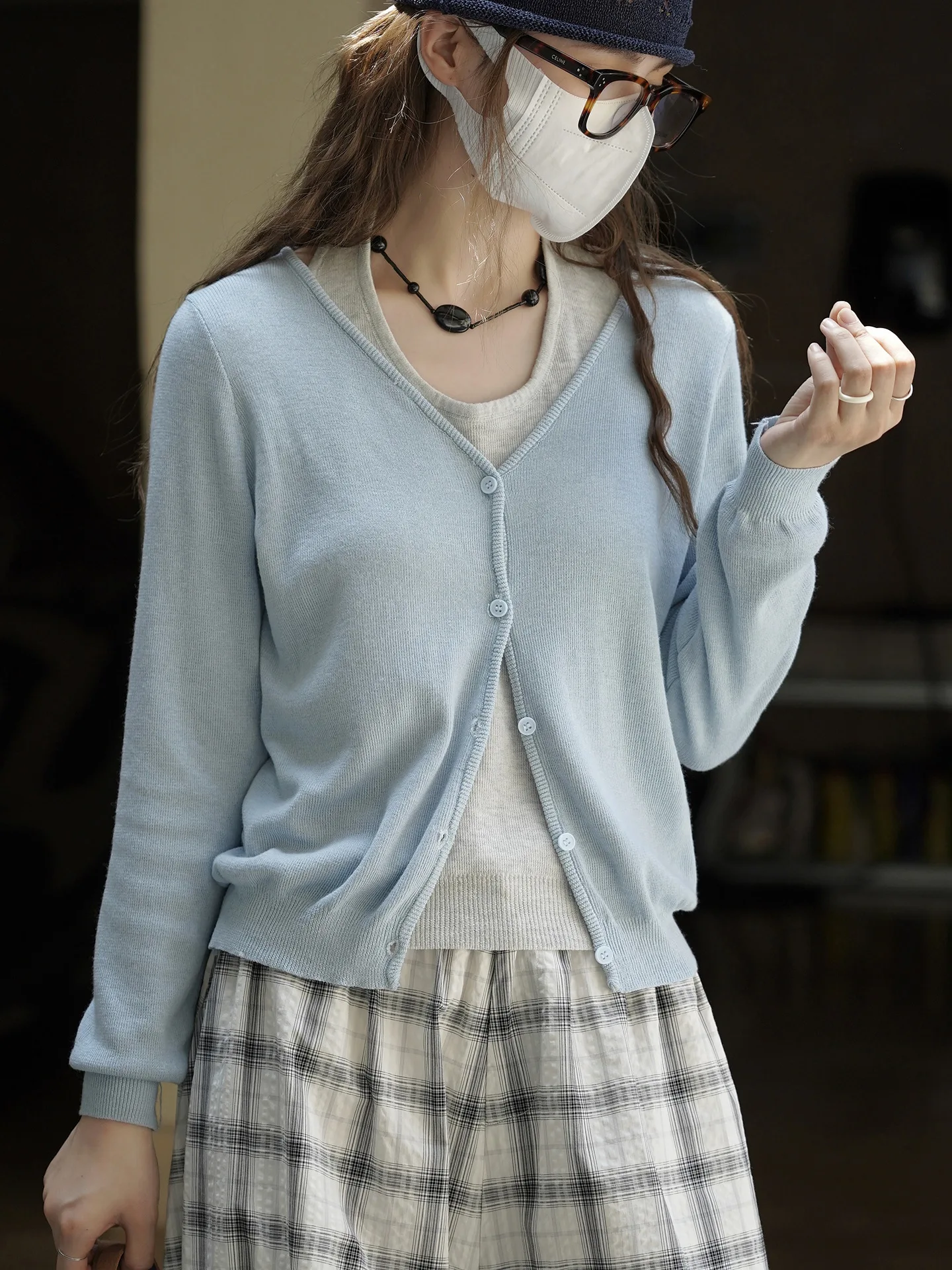 

Autumn New Korean Style Commuter Hanging Neck V-Neck Knitted Fake Two Piece Sweater for Women